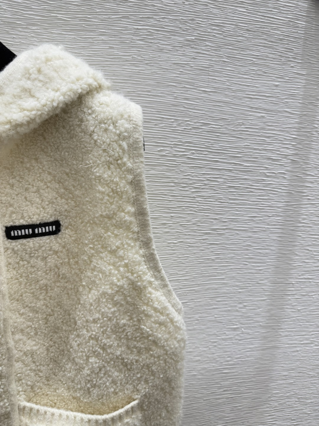 🆕M家🆕 早秋新款 纯色连帽针织背心开衫颜色：白色 灰色 咖啡尺码：36.38.40👉