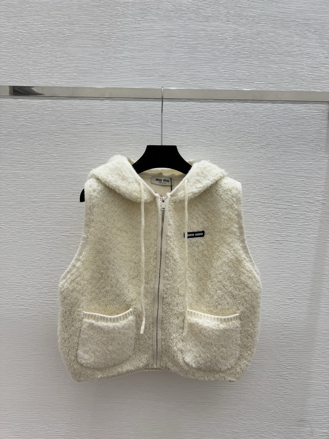 🆕M家🆕 早秋新款 纯色连帽针织背心开衫颜色：白色 灰色 咖啡尺码：36.38.40👉