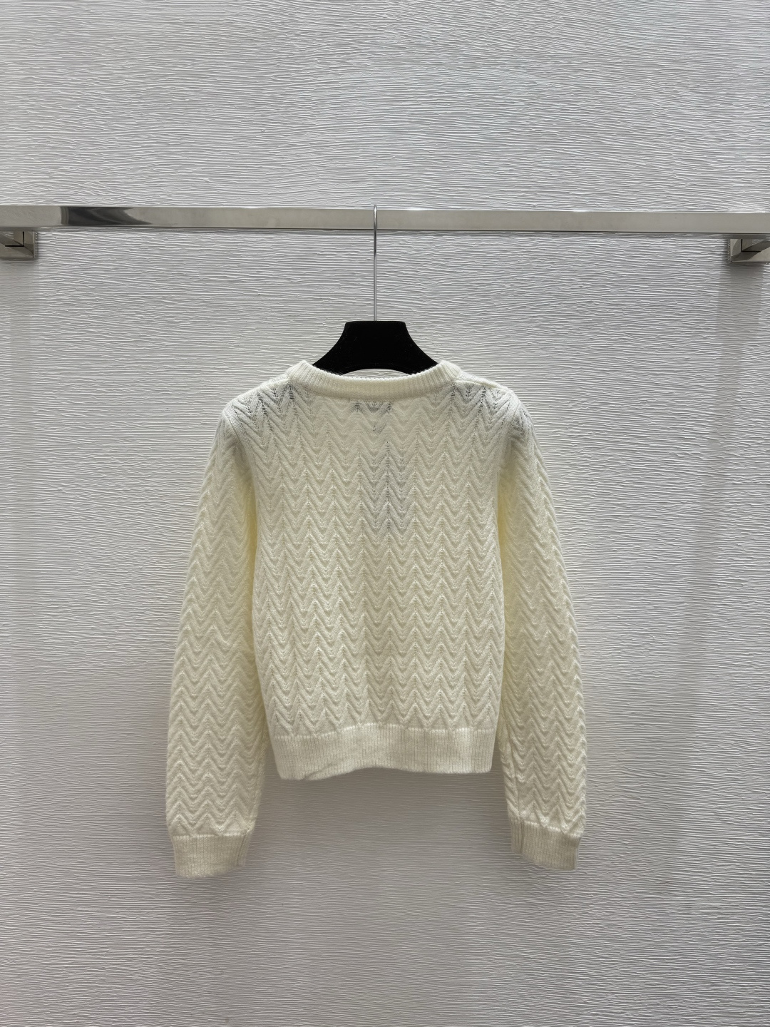 🆕Max家🆕 早秋新款 纯色简约V领针织长袖颜色：白色 橘色 宝蓝尺码：36.38.40👉