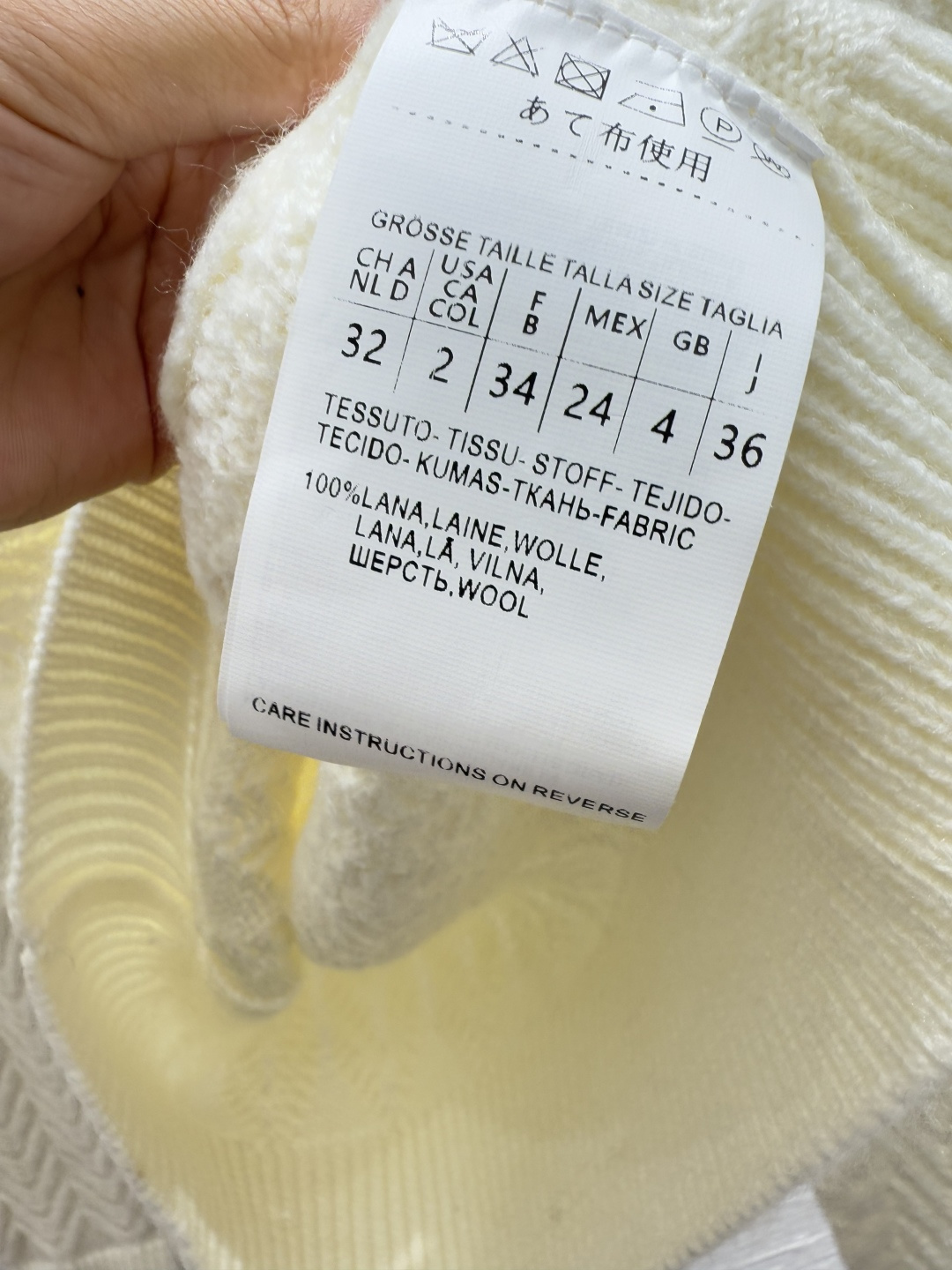 🆕Max家🆕 早秋新款 纯色简约V领针织长袖颜色：白色 橘色 宝蓝尺码：36.38.40👉