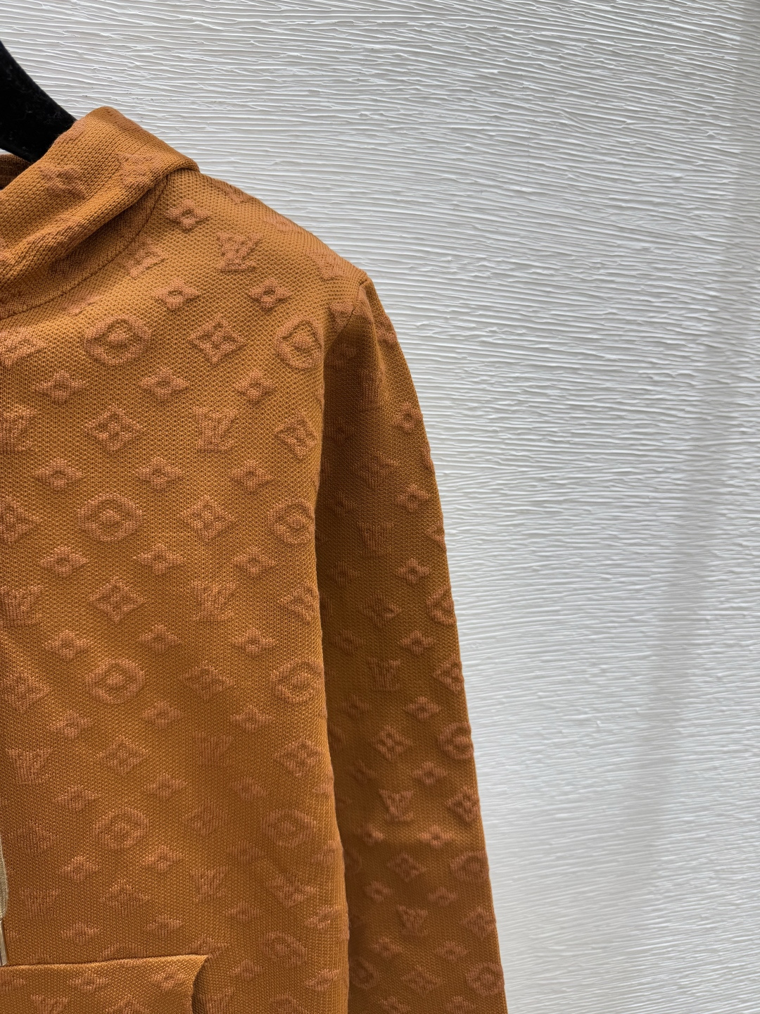 🆕L家🆕 早秋新款 连帽纯色老花字母提花针织长袖颜色：咖啡尺码：36.38.40👉