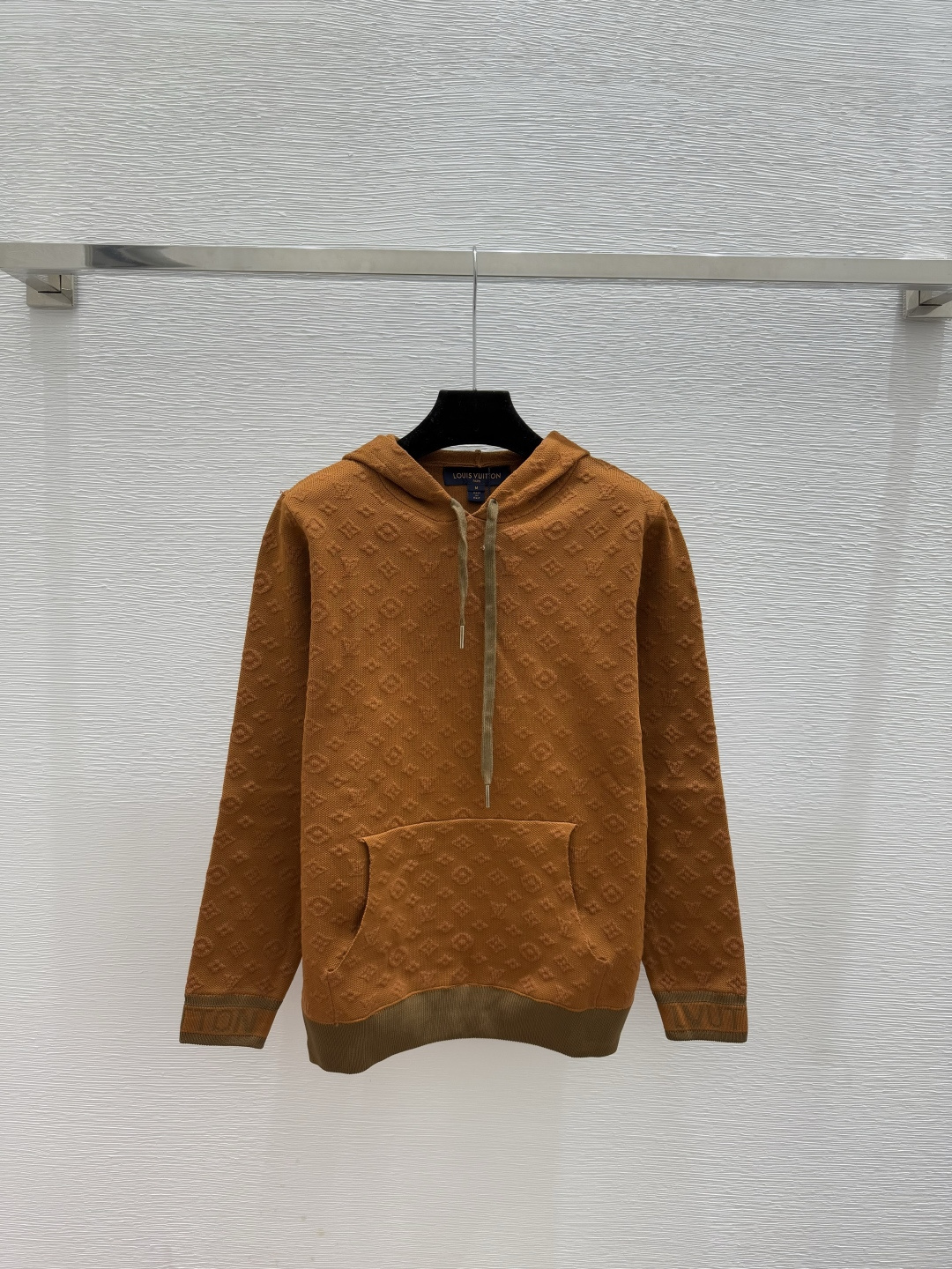 🆕L家🆕 早秋新款 连帽纯色老花字母提花针织长袖颜色：咖啡尺码：36.38.40👉