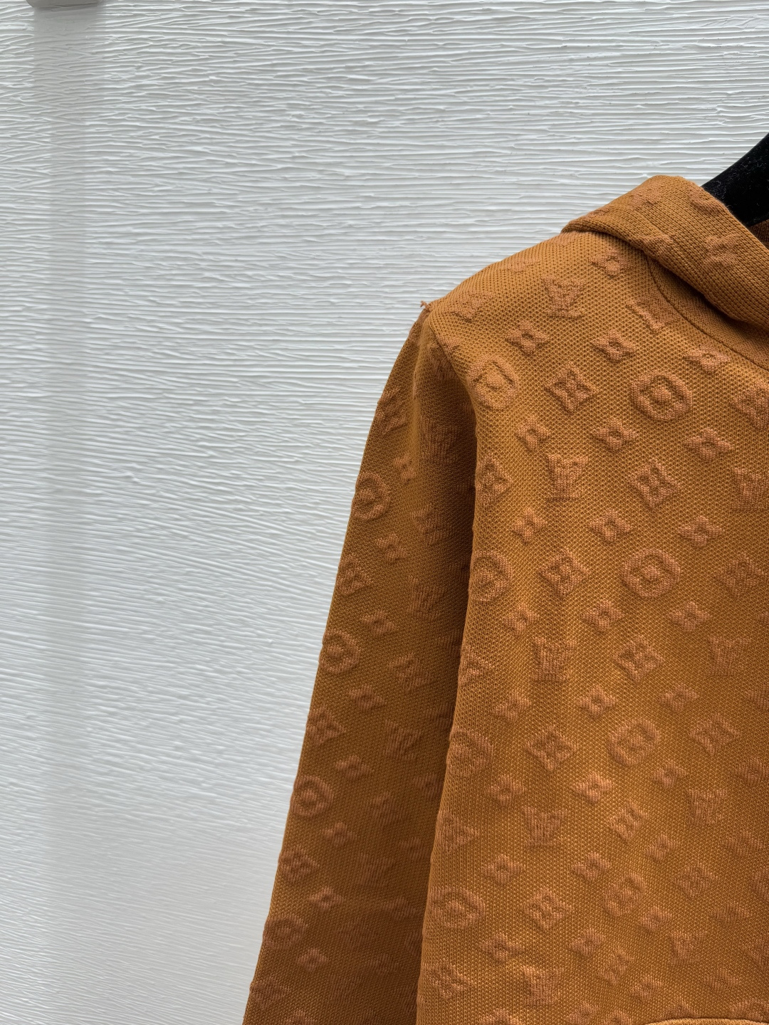 🆕L家🆕 早秋新款 连帽纯色老花字母提花针织长袖颜色：咖啡尺码：36.38.40👉