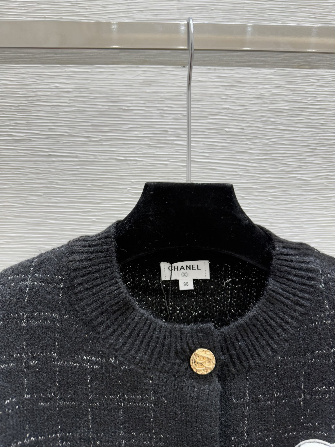 🆕CH家🆕 早秋新款 格子条纹圆领针织长袖开衫颜色：黑色尺码：36.38.40👉