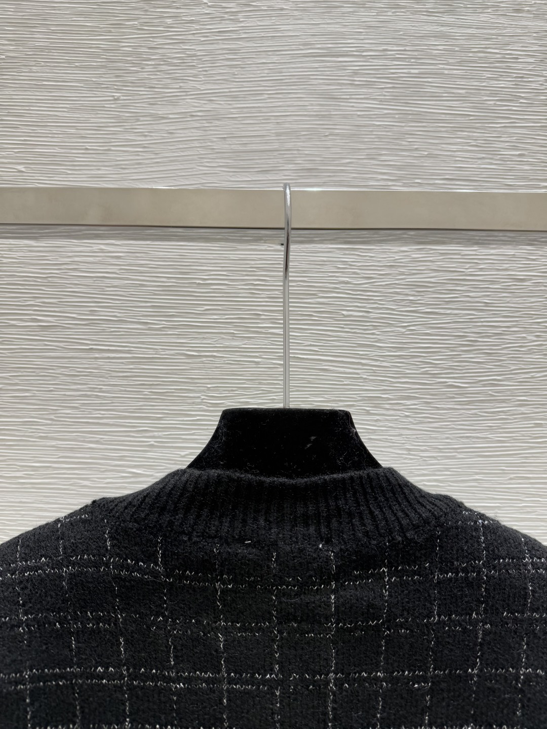 🆕CH家🆕 早秋新款 格子条纹圆领针织长袖开衫颜色：黑色尺码：36.38.40👉