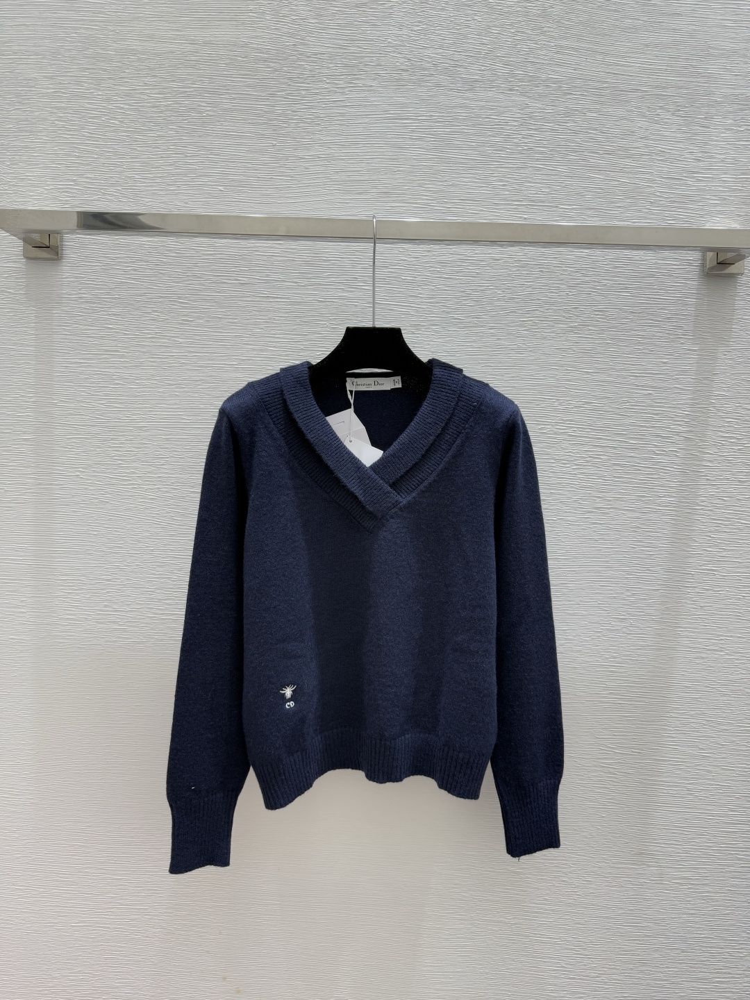 🆕D家🆕 早秋新款 纯色简约V领针织长袖颜色：黄色 宝蓝尺码：36.38.40👉