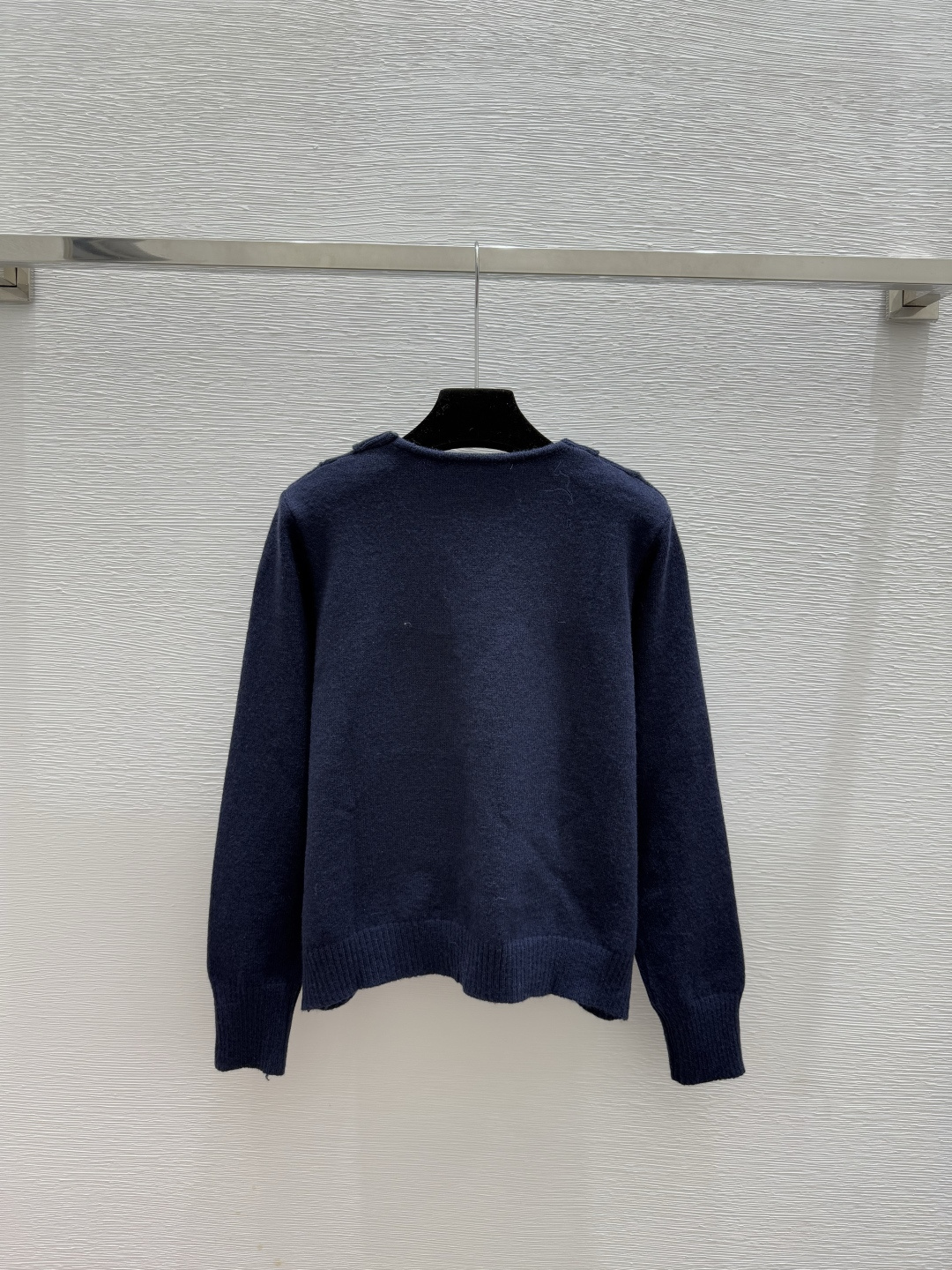 🆕D家🆕 早秋新款 纯色简约V领针织长袖颜色：黄色 宝蓝尺码：36.38.40👉