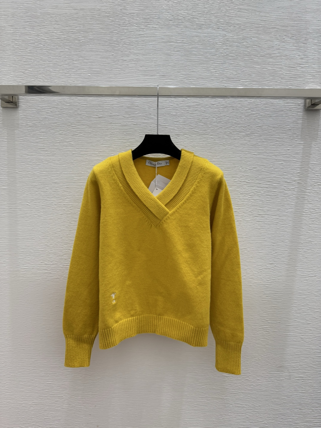 🆕D家🆕 早秋新款 纯色简约V领针织长袖颜色：黄色 宝蓝尺码：36.38.40👉