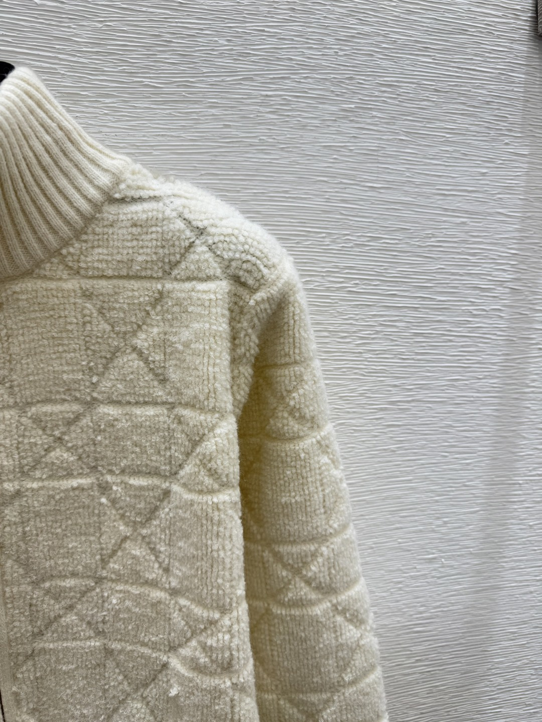 🆕D家🆕 早秋新款 背后动物丛林刺绣高领针织长袖开衫颜色：白色 尺码：36.38.40👉