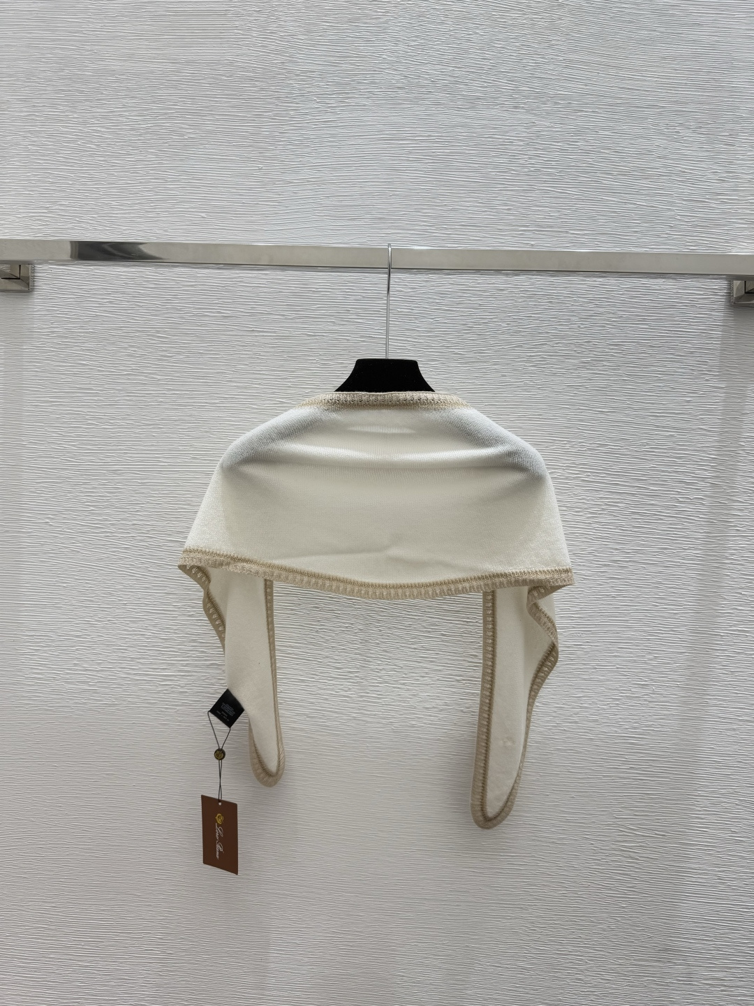 🆕LP家🆕 早秋新款 纯色简约针织披肩颜色：白色 杏色 咖啡 绿色尺码：36.38.40👉