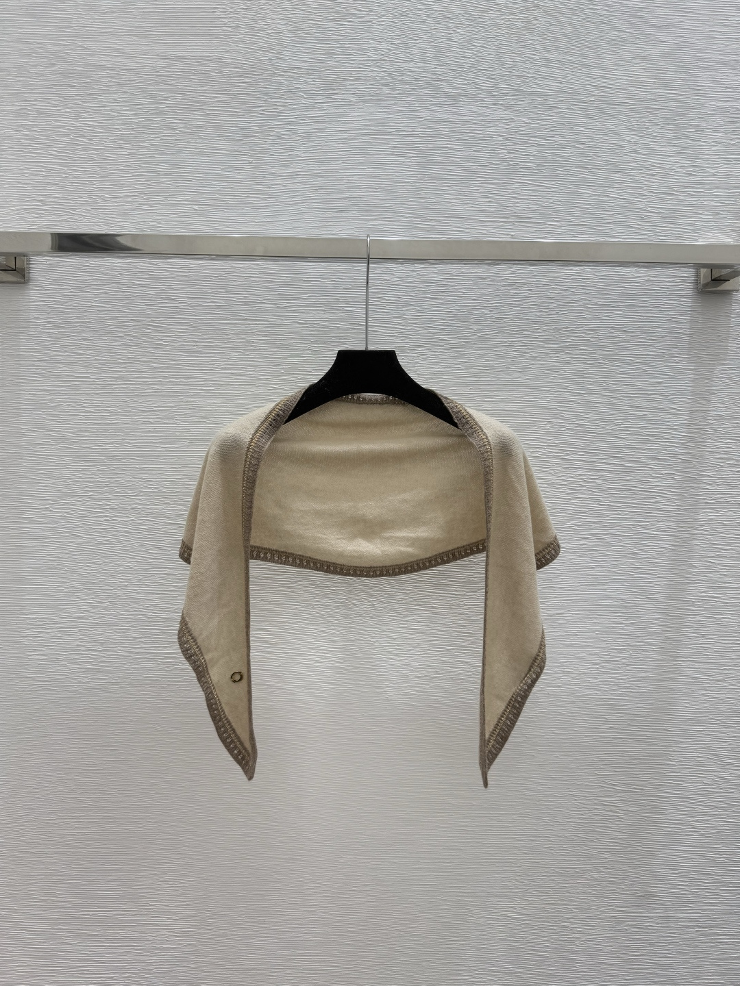 🆕LP家🆕 早秋新款 纯色简约针织披肩颜色：白色 杏色 咖啡 绿色尺码：36.38.40👉