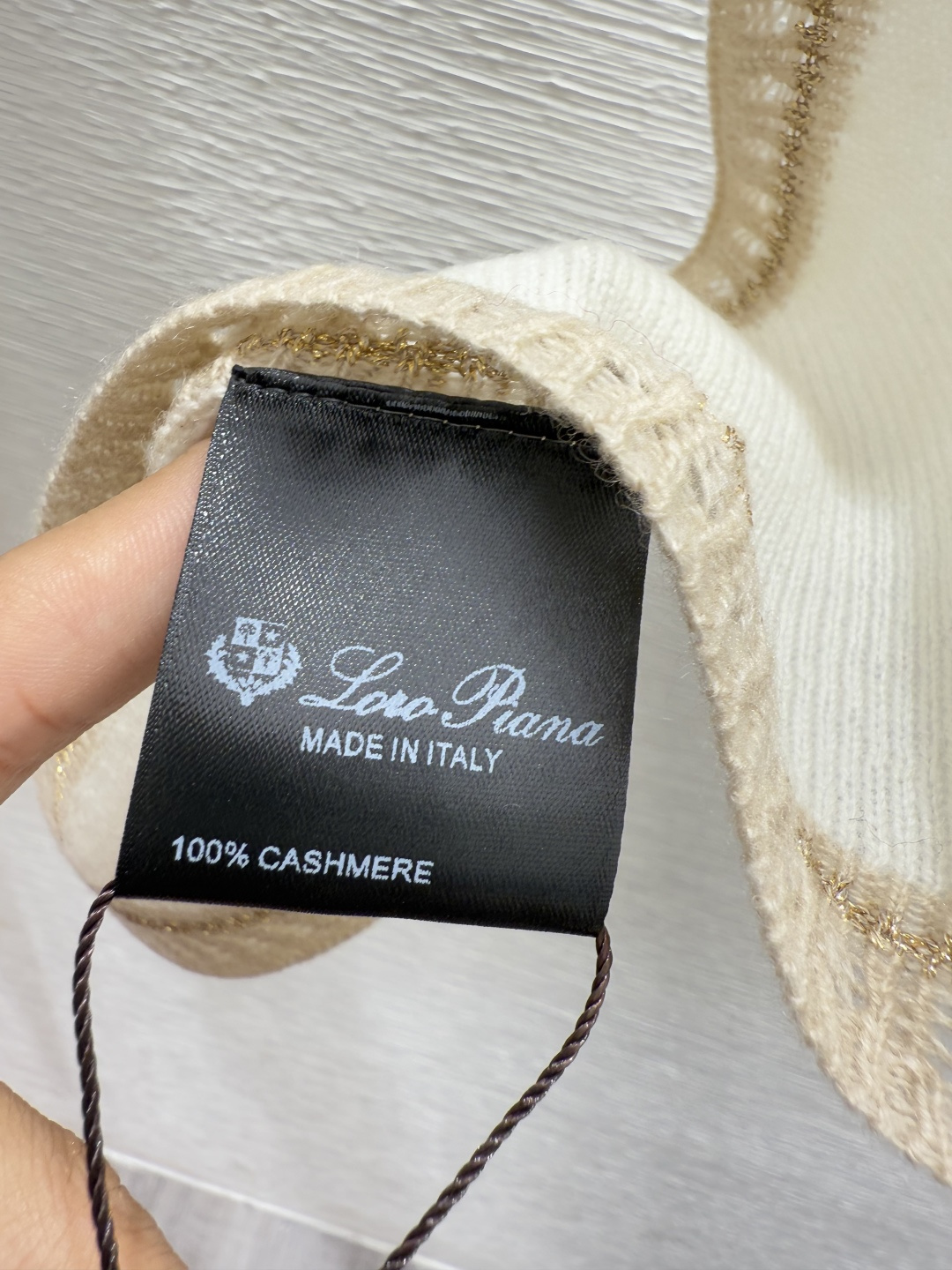 🆕LP家🆕 早秋新款 纯色简约针织披肩颜色：白色 杏色 咖啡 绿色尺码：36.38.40👉