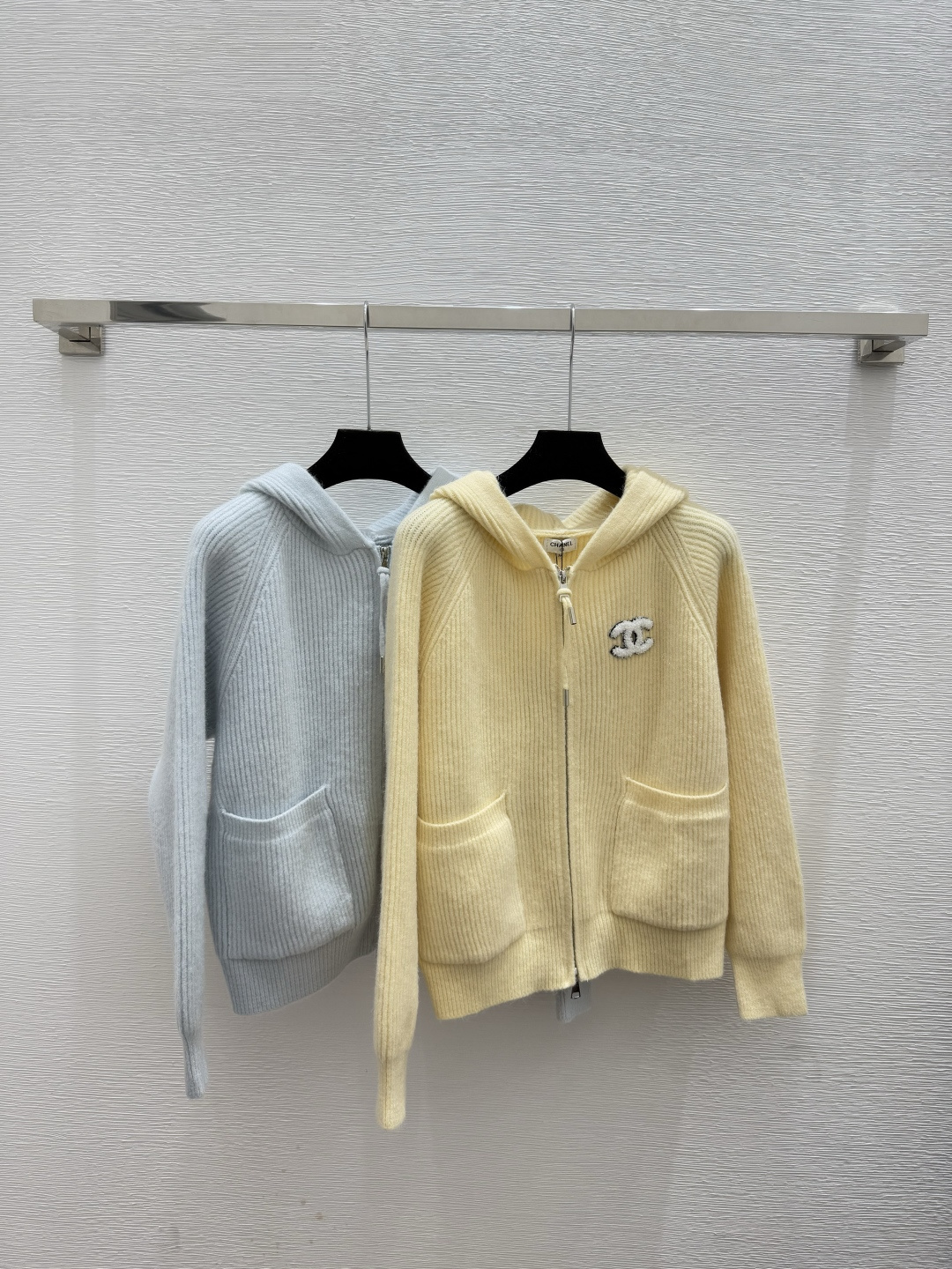 NO:590317,CH Home Early Autumn New Solid Color Hooded Knitted Long-Sleeved Cardigan Color Yellow Blue Size 36.38.40,,hats,alexander wang19860909CH家 早秋新款 纯色连帽针织长袖开衫 颜色黄色 蓝色 尺码36.38.40,,hats,alexander wang,Women's clothing