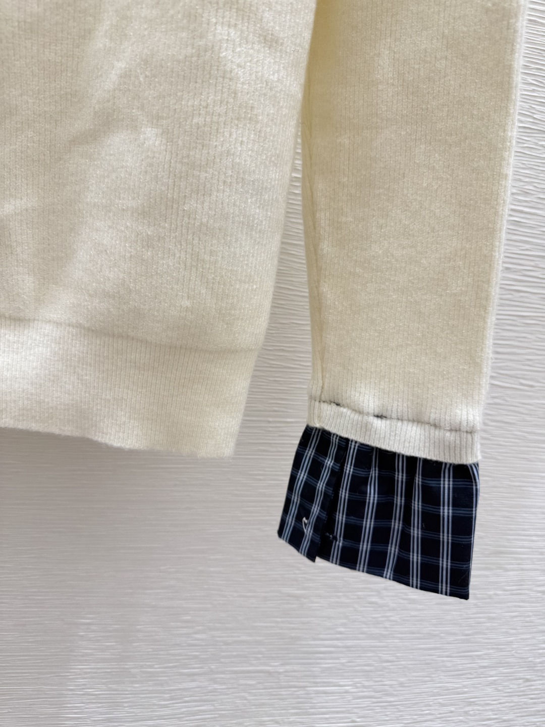 🆕M家🆕 早秋新款 撞色假两件翻领针织长袖颜色：白色 宝蓝尺码：36.38.40👉