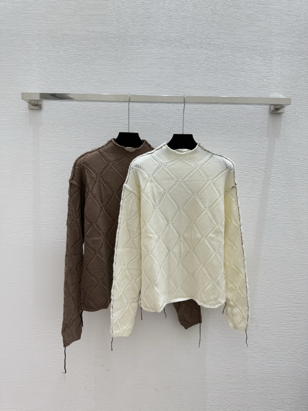 NO:590375,D Home Early Autumn New Style Diamond Hollow High Collar Knitted Long Sleeves Color White Coffee Size 36.38.40, dior, alexander wang19860909D家 早秋新款 菱格镂空高领针织长袖 颜色白色 咖啡 尺码36.38.40,,dior,alexander wang,Women's clothing