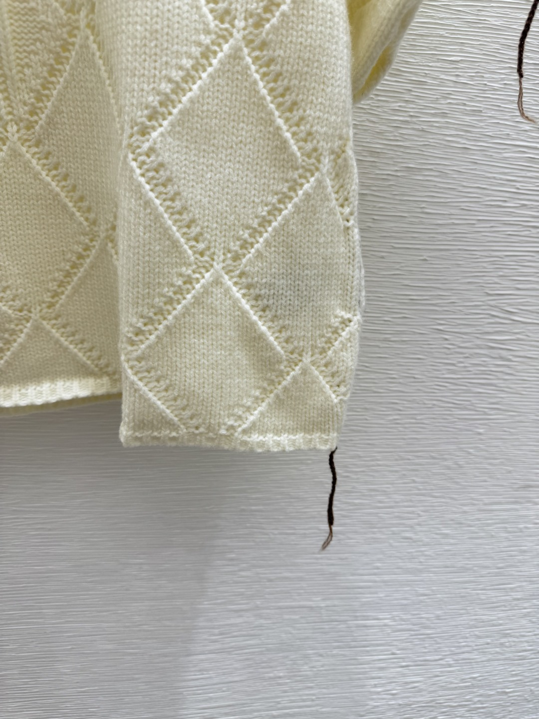 🆕D家🆕 夏季新款 纯色菱格镂空高领针织短袖颜色：白色 咖啡尺码：36.38.40👉