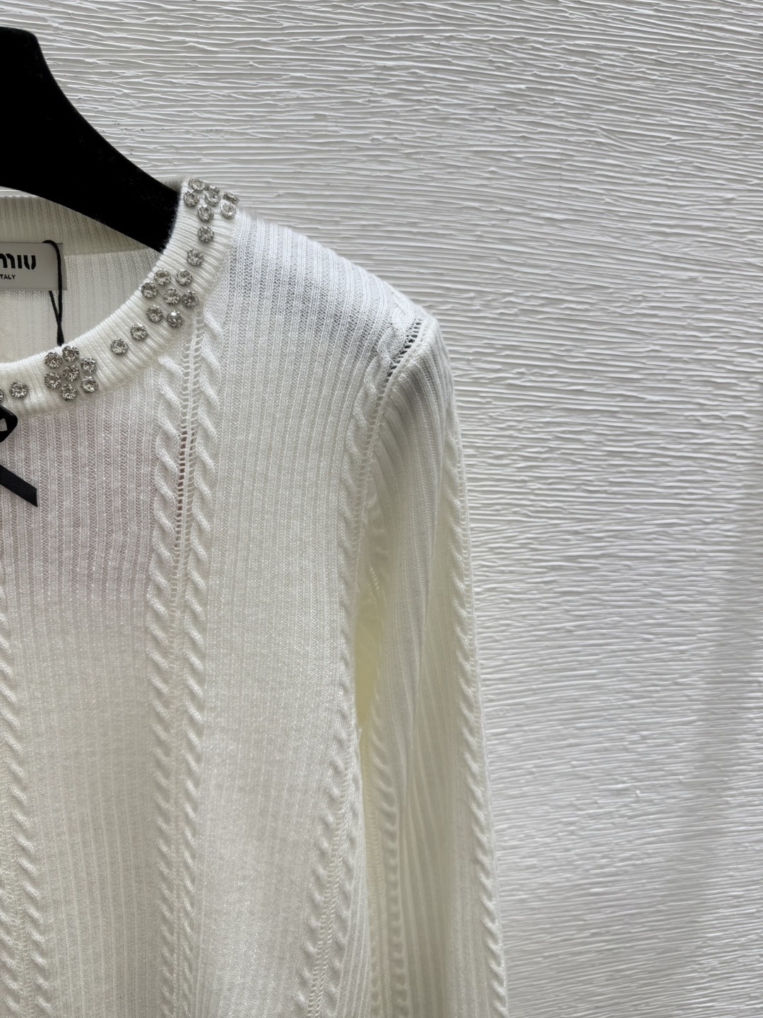 🆕M家🆕 早秋新款 蝴蝶结袋子圆领针织长袖颜色：白色 粉色 卡其尺码：36.38.40👉