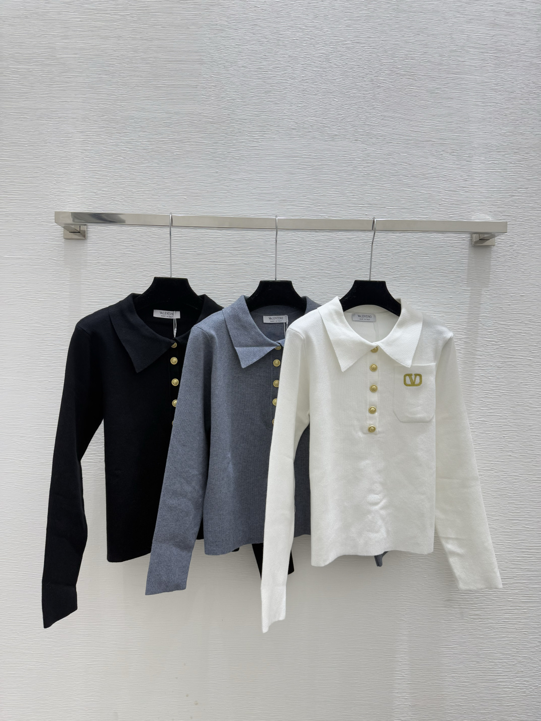 NO:590384,VA Home Early Autumn New Style Solid Color Simple Lapel Knitted Long Sleeve Color White Gray Black Size 36.38.40,,alexander wang19860909VA家 早秋新款 纯色简约翻领针织长袖 颜色白色 灰色 黑色 尺码36.38.40,,alexander wang,Women's clothing