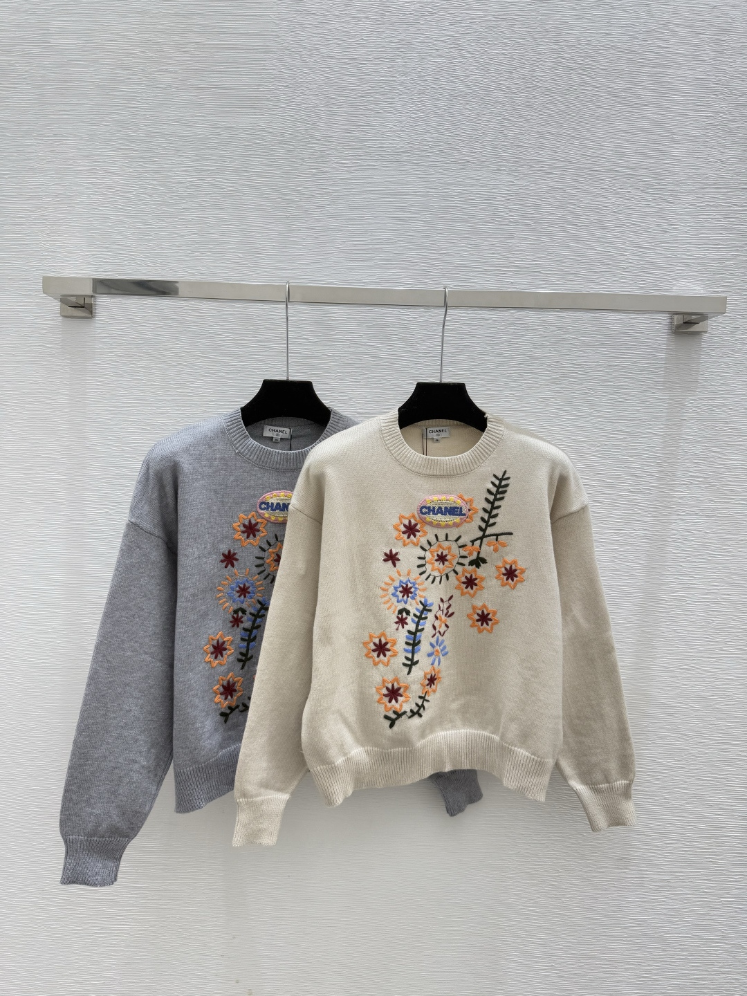 NO:590387,CH Home Early Autumn New Style Floral Jacquard Round Neck Knitted Long Sleeve Color Apricot Gray Size 36.38.40,,alexander wang19860909CH家 早秋新款 花卉提花圆领针织长袖 颜色杏色 灰色 尺码36.38.40,,alexander wang,Women's clothing