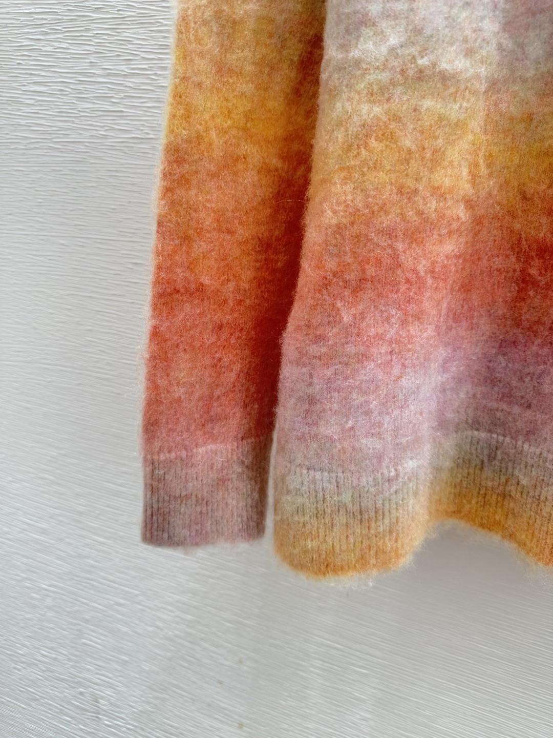 🆕D家🆕 早秋新款 撞色渐变五角星字母圆领针织长袖颜色：粉色尺码：36.38.40👉