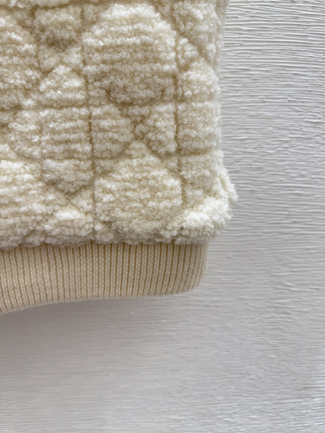 🆕D家🆕 夏季新款 菱格背后字母提花高领针织背心开衫颜色：白色 黑色尺码：36.38.40👉