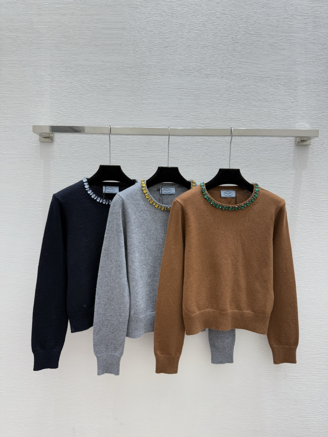 NO:591181,P Home Early Autumn New Style Heavy Beading Round Neck Knitted Long Sleeve Color Coffee Gray Royal Blue Size 36.38.40,,alexander wang19860909P家 早秋新款 重工钉珠圆领针织长袖 颜色咖啡 灰色 宝蓝 尺码36.38.40,,alexander wang,Women's clothing