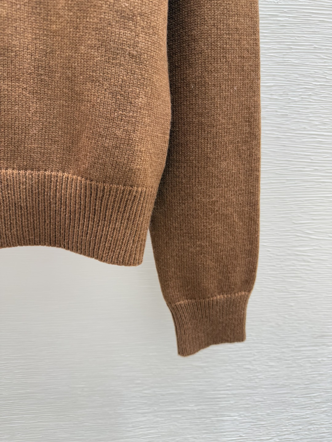 🆕P家🆕 早秋新款 重工钉珠圆领针织长袖颜色：咖啡 灰色 宝蓝尺码：36.38.40👉