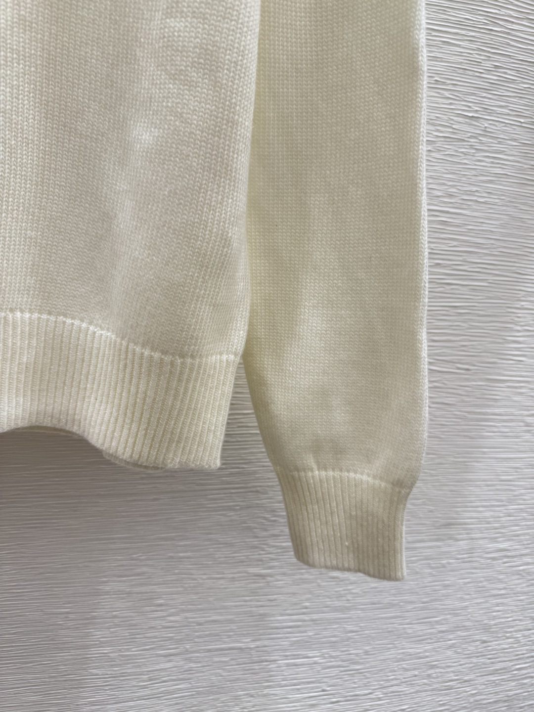 🆕CH家🆕 早秋新款 纯色连帽简约长袖颜色：白色 蓝色尺码：36.38.40👉