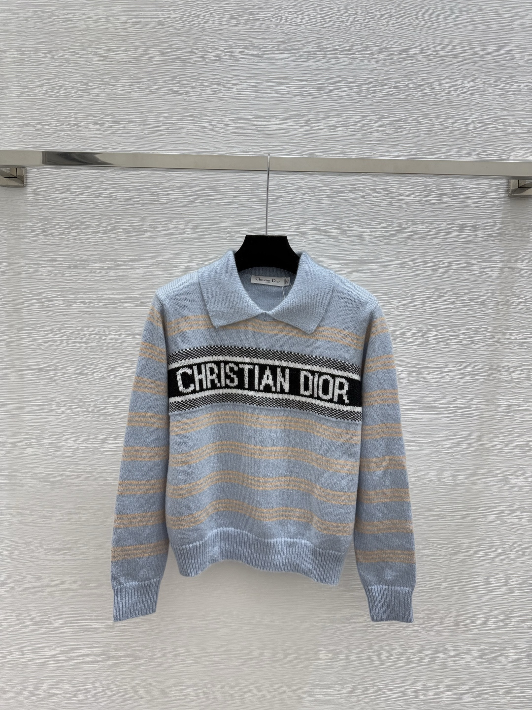 NO:591176,D Home Early Autumn New Style Contrast Letter Lapel Knitted Long Sleeves Color Blue Size 36.38.40, dior, alexander wang19860909D家 早秋新款 撞色字母翻领针织长袖 颜色蓝色 尺码36.38.40,,dior,alexander wang,Women's clothing