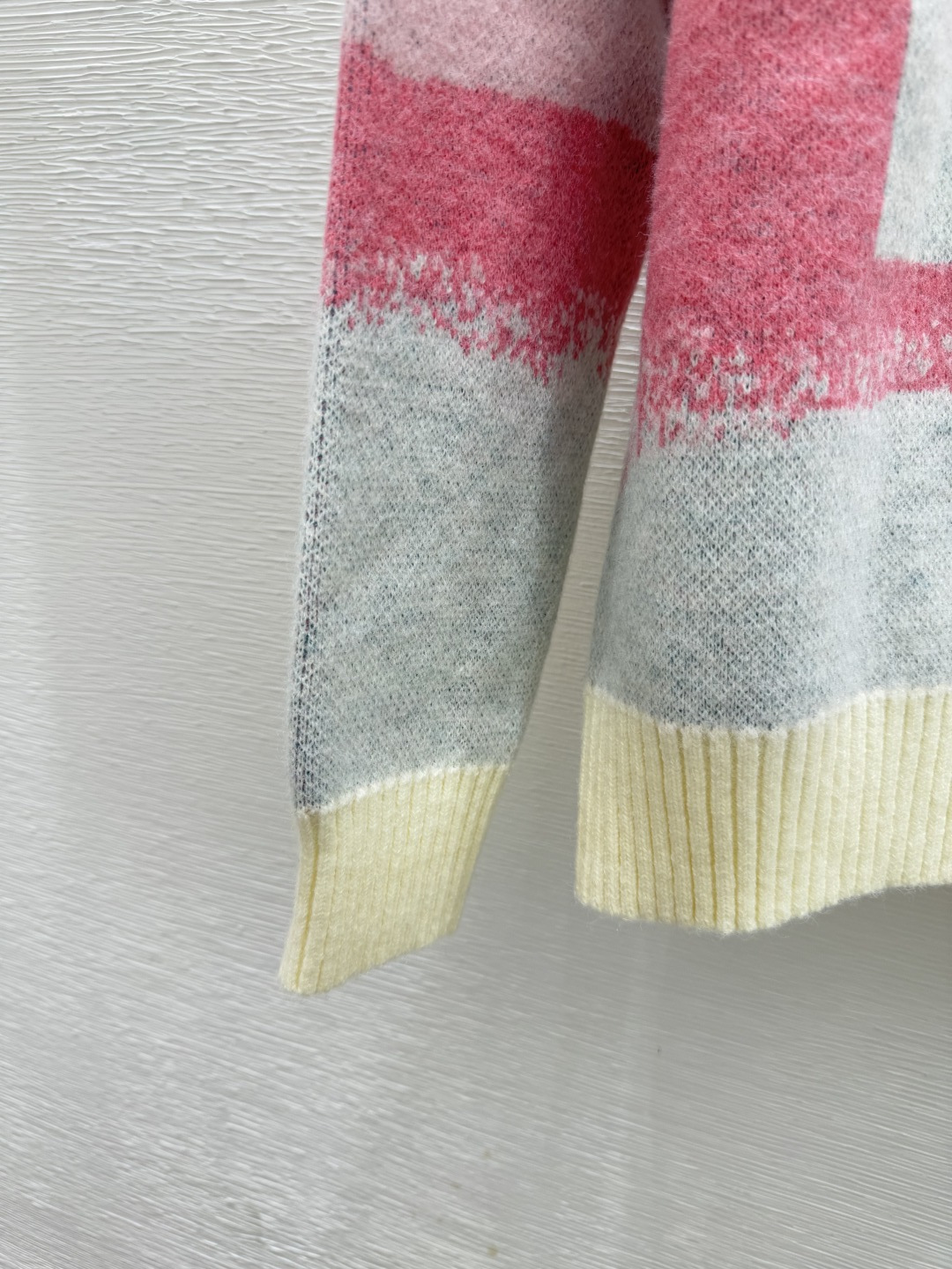 🆕CH家🆕 早秋新款 撞色字母高领针织长袖颜色：粉色尺码：36.38.40👉