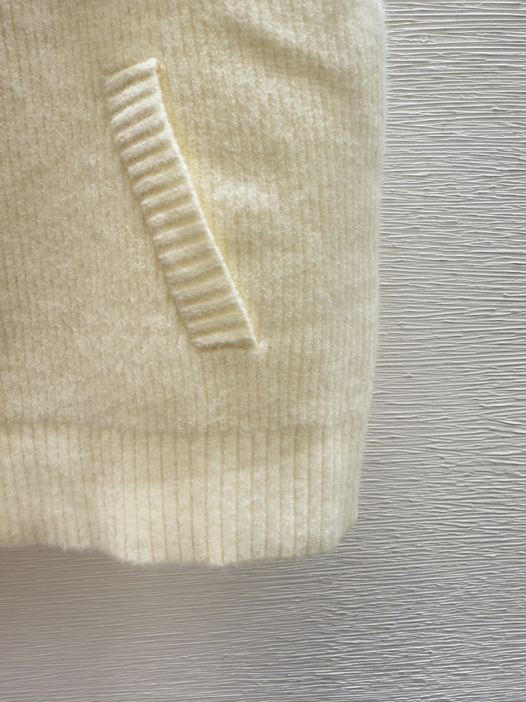 🆕CH家🆕 夏季新款 纯色高领简约针织背心开衫颜色：白色 咖啡 黑色尺码：36.38.40👉