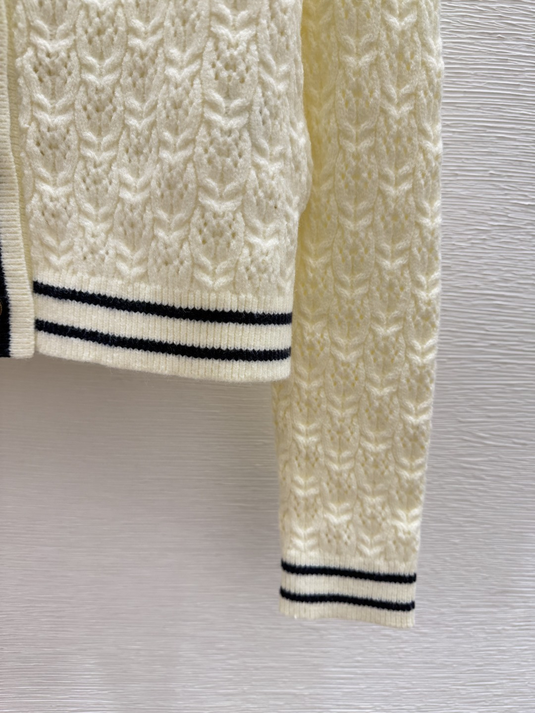 🆕M家🆕 早秋新款 撞色条纹海军领针织长袖开衫颜色：白色 灰色 宝蓝尺码：36.38.40👉