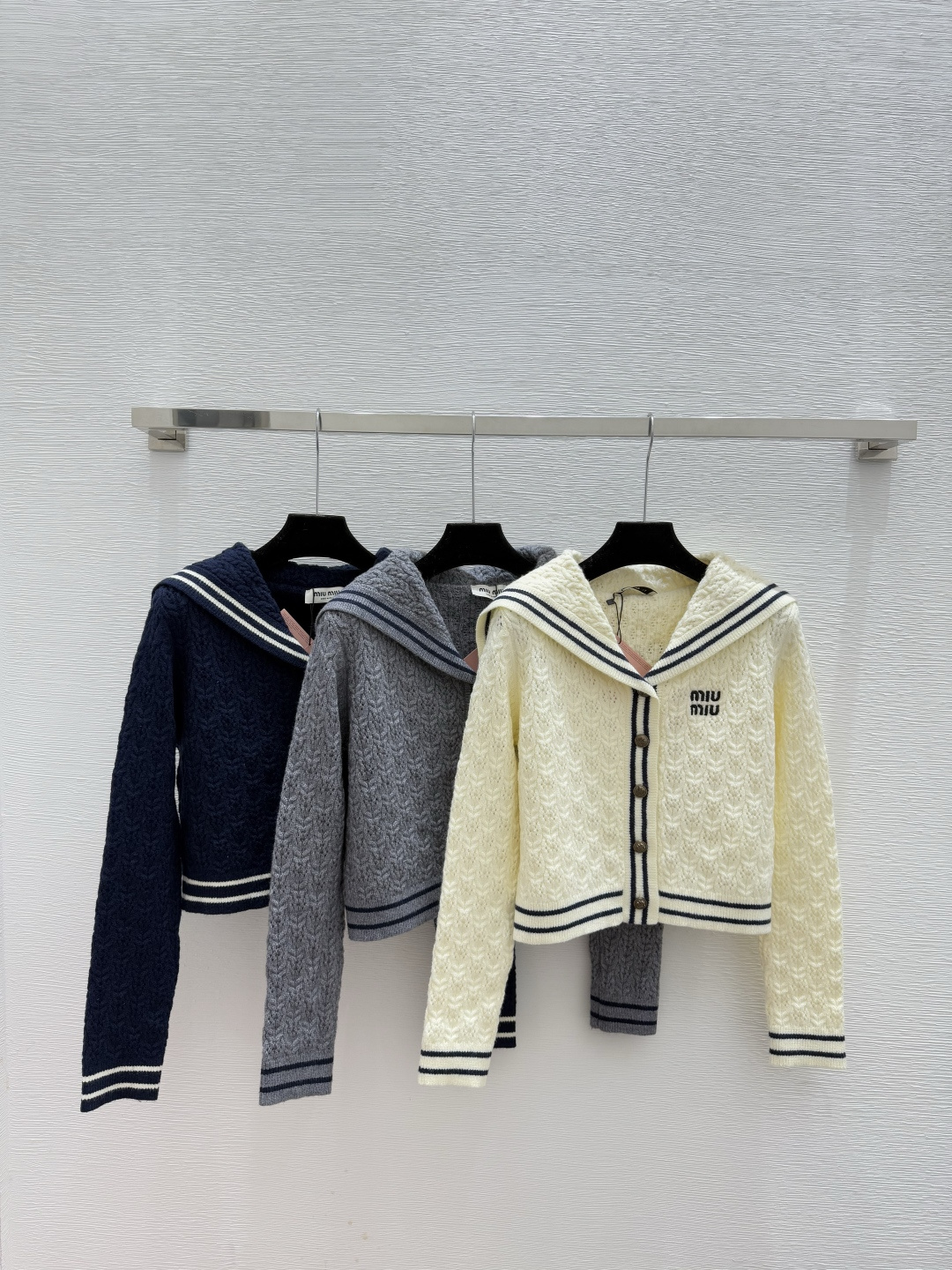 NO:592082,M family early autumn new style contrast striped navy collar knitted long-sleeved cardigan color white gray royal blue size 36.38.40,,alexander wang19860909M家 早秋新款 撞色条纹海军领针织长袖开衫 颜色白色 灰色 宝蓝 尺码36.38.40,,alexander wang,Women's clothing