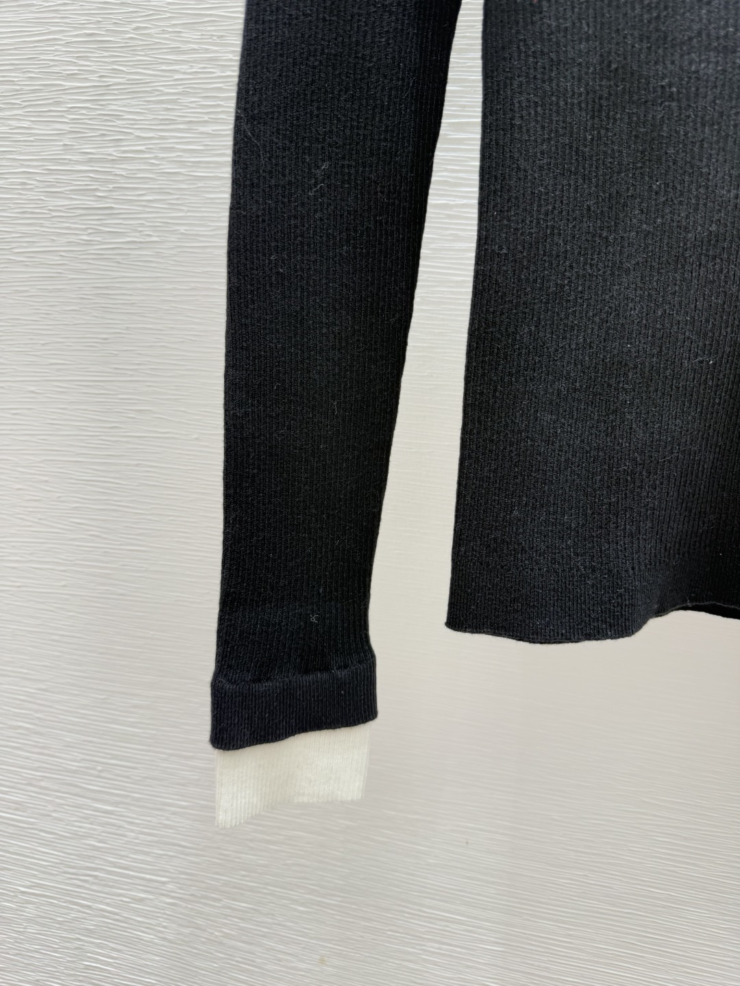 🆕CH家🆕 早秋新款 撞色翻领假两件针织长袖颜色：黑色尺码：36.38.40👉