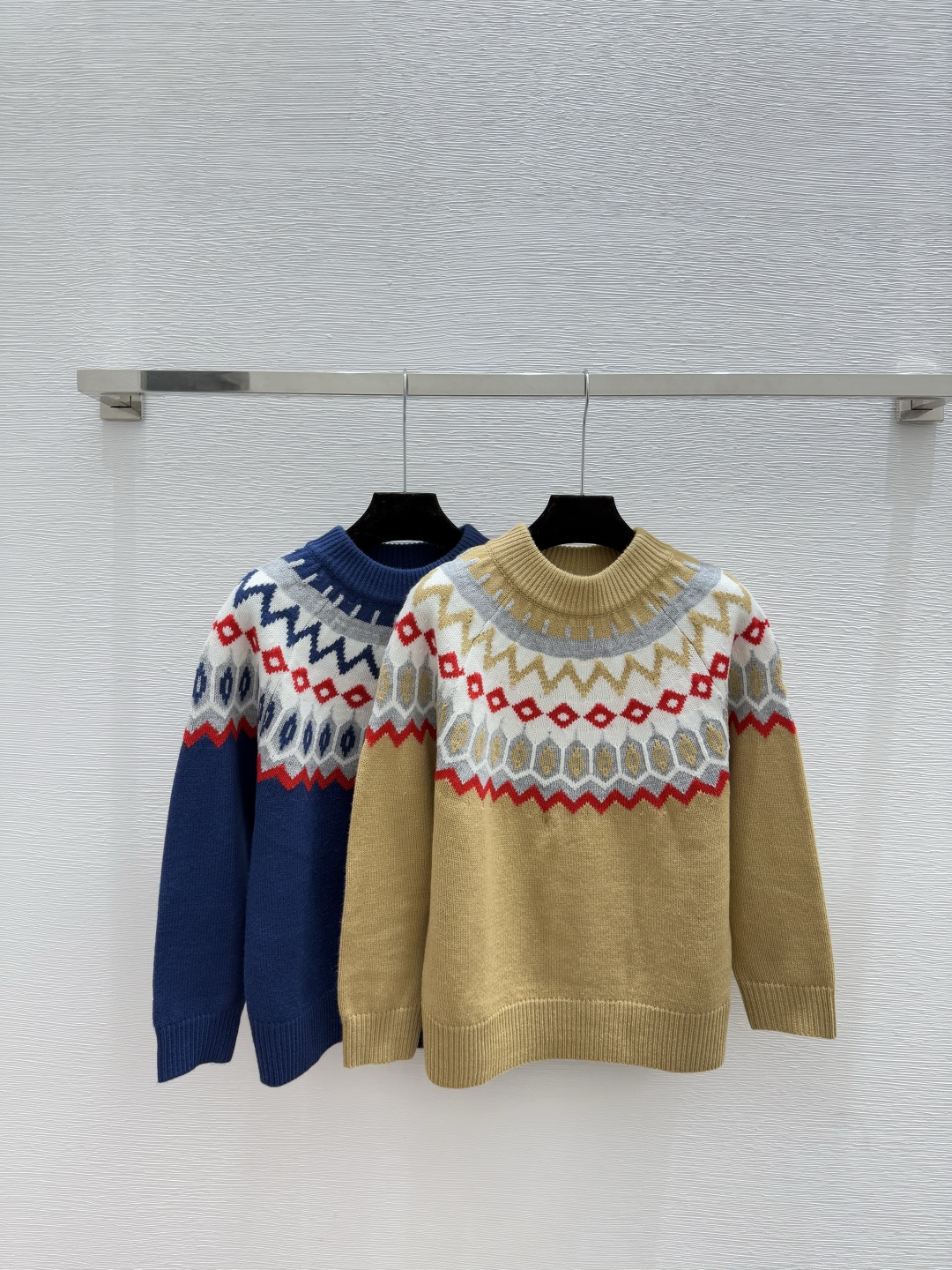 NO:592126,PO Home Early Autumn New Style Contrast Color Diamond Round Neck Knitted Long Sleeves Color Khaki Blue Size 36.38.40,,alexander wang19860909PO家 早秋新款 撞色菱格圆领针织长袖 颜色卡其 蓝色 尺码36.38.40,,alexander wang,Women's clothing