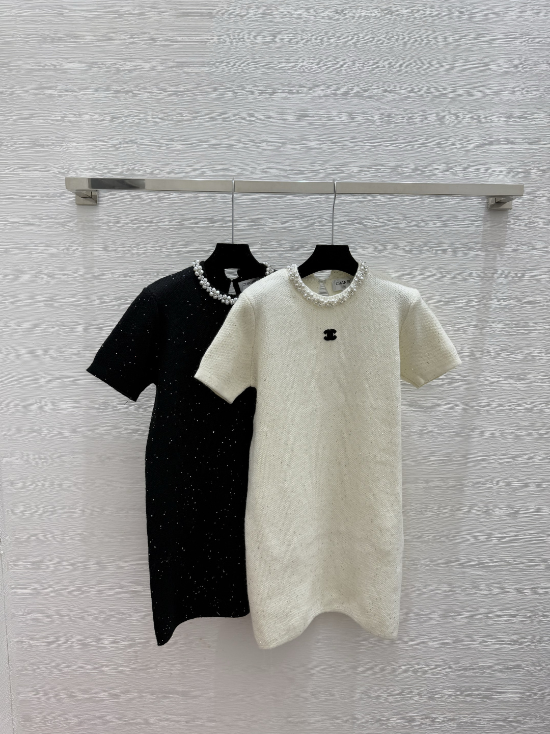 NO:592103,CH Home Summer New Heavy Beading Round Neck Knitted Dress Color White Black Size 36.38.40,,skirts,alexander wang19860909CH家 夏季新款 重工钉珠珠片圆领针织连衣裙 颜色白色 黑色 尺码36.38.40,,skirts,alexander wang,Women's clothing