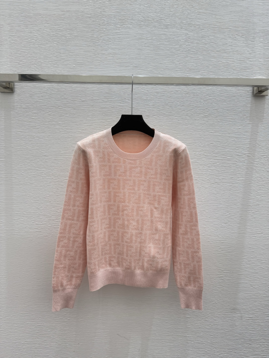 NO:605860,F family early autumn new style contrasting color presbyopic letter round neck knitted long sleeves color pink size 36.38.40, fendi, alexander wang19860909F家 早秋新款 撞色老花字母圆领针织长袖 颜色粉色 尺码36.38.40,,fendi,alexander wang,Women's clothing