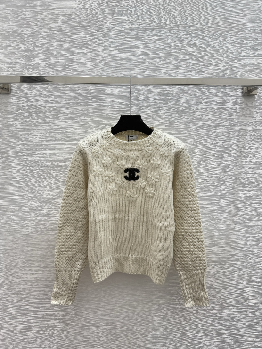 NO:605864,CH Home Early Autumn New Style Three-dimensional Flower Round Neck Knitted Long Sleeve Color Apricot Size 36.38.40,,alexander wang19860909CH家 早秋新款 立体花朵圆领针织长袖 颜色杏色 尺码36.38.40,,alexander wang,Women's clothing