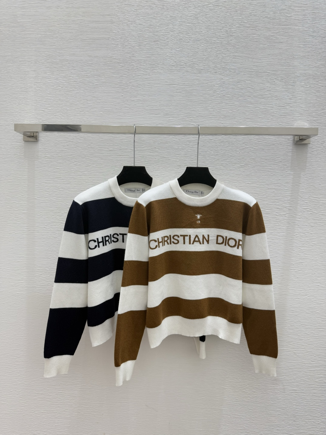NO:605874,D Home Early Autumn New Style Contrast Color Striped Letters Round Neck Knitted Long Sleeve Color Coffee Royal Blue Size 36.38.40, dior, alexander wang19860909D家 早秋新款 撞色条纹字母圆领针织长袖 颜色咖啡 宝蓝 尺码36.38.40,,dior,alexander wang,Women's clothing