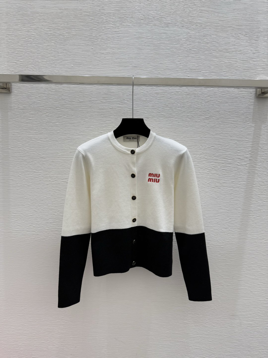 NO:605900,M family early autumn new style contrasting color round neck knitted long-sleeved cardigan color black size 36.38.40,,alexander wang19860909M家 早秋新款 撞色圆领针织长袖开衫 颜色黑色 尺码36.38.40,,alexander wang,Women's clothing