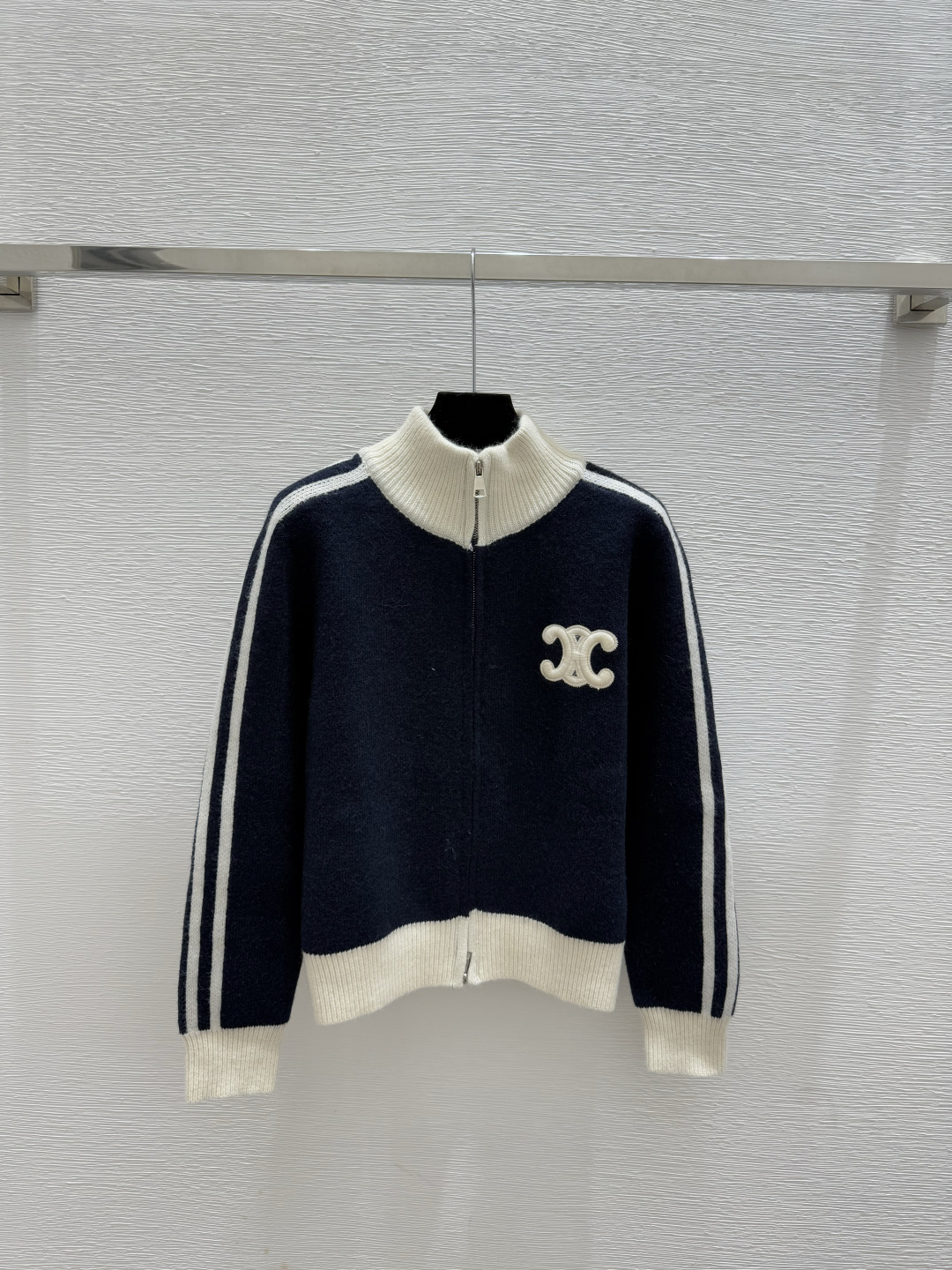 NO:605892,CE Home Early Autumn New Style Contrast Letter High Neck Knitted Long Sleeve Cardigan Color Royal Blue Size 36.38.40,,alexander wang19860909CE家 早秋新款 撞色字母高领针织长袖开衫 颜色宝蓝 尺码36.38.40,,alexander wang,Women's clothing