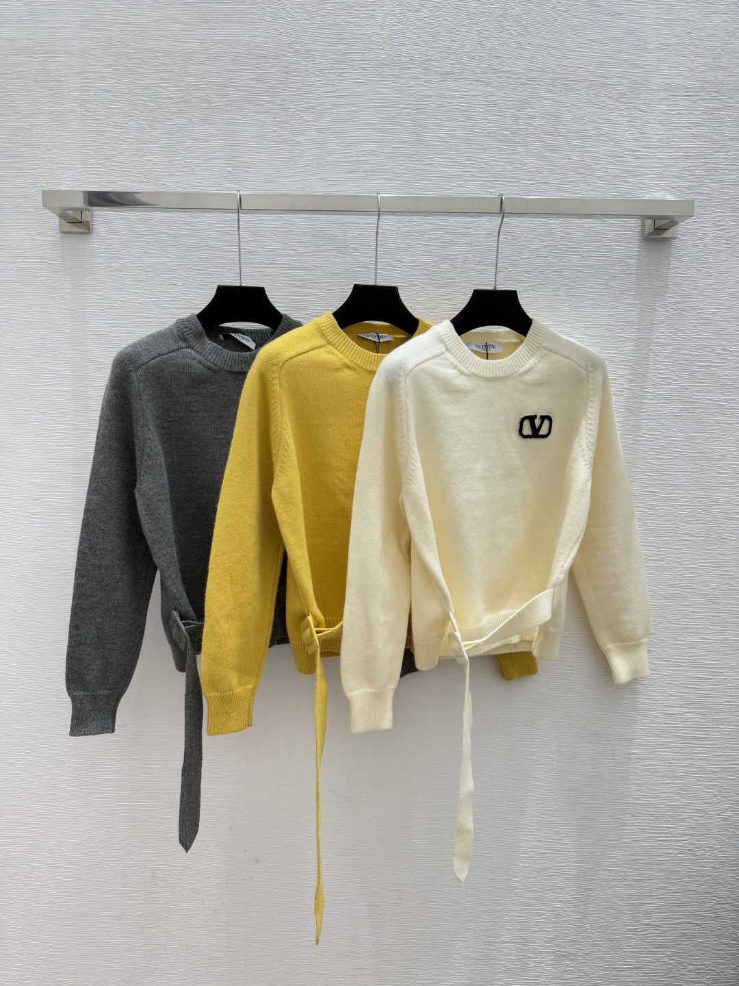 NO:606385,VA Home Early Autumn New Style Solid Color Waist Simple Round Neck Knitted Long Sleeves Color White Yellow Gray Size 36.38.40,,alexander wang19860909VA家 早秋新款 纯色收腰简约圆领针织长袖 颜色白色 黄色 灰色 尺码36.38.40,,alexander wang,Women's clothing