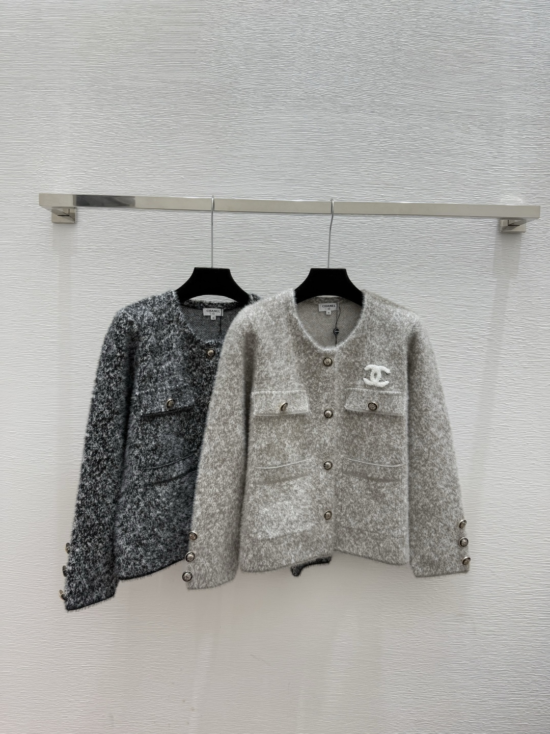 NO:606396,CH Home Early Autumn New Solid Color Simple Round Neck Knitted Long-Sleeved Cardigan Color Gray Black Size 36.38.40,,alexander wang19860909CH家 早秋新款 纯色简约圆领针织长袖开衫 颜色灰色 黑色 尺码36.38.40,,alexander wang,Women's clothing