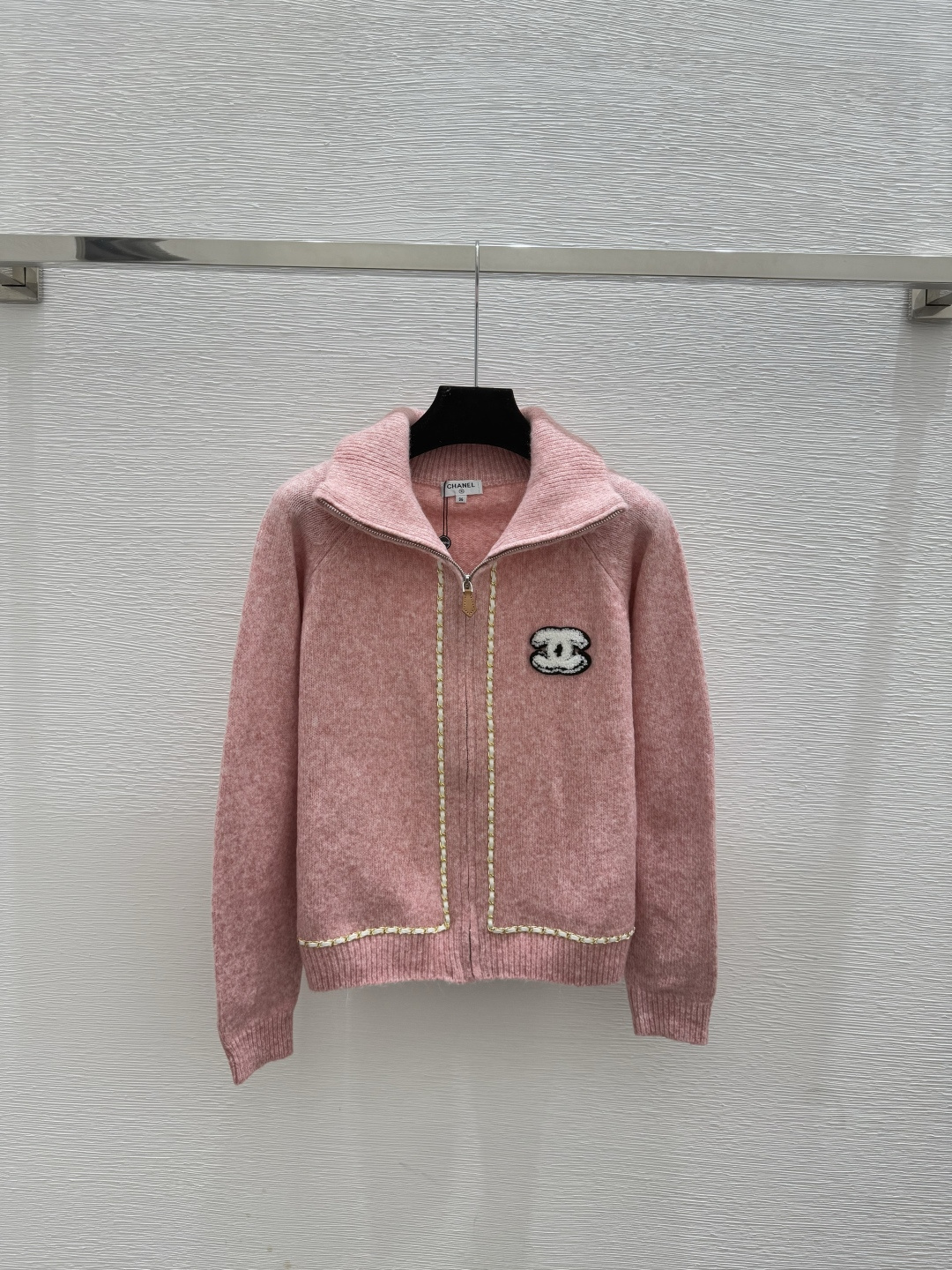 NO:607386,CH Home Early Autumn New Chain Lapel Simple Knitted Long-Sleeved Cardigan Color Pink Size 36.38.40,,alexander wang19860909CH家 早秋新款 链条翻领简约针织长袖开衫 颜色粉色 尺码36.38.40,,alexander wang,Women's clothing