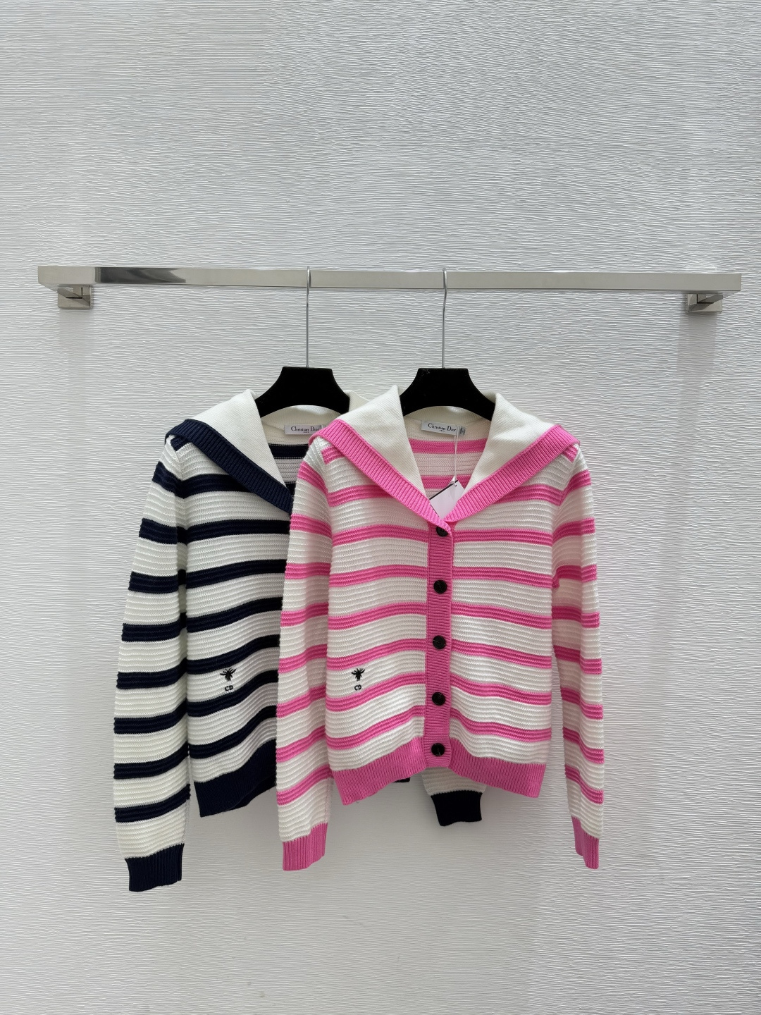 NO:607401,D Home Early Autumn New Style Contrast Striped Letters on the Back Navy Collar Knitted Long-Sleeved Cardigan Color Pink Royal Blue Size 36.38.40, dior, alexander wang19860909D家 早秋新款 撞色条纹背后字母海军领针织长袖开衫 颜色粉色 宝蓝 尺码36.38.40,,dior,alexander wang,Women's clothing