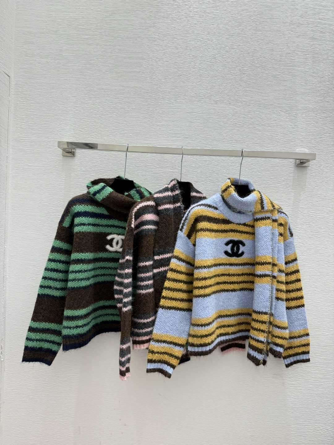NO:608287,CH Home Early Autumn New Style Contrast Color Striped Round Neck Knitted Long Sleeves Color Blue Pink Green Size 36.38.40,,alexander wang19860909CH家 早秋新款 撞色条纹圆领针织长袖 颜色蓝色 粉色 绿色 尺码36.38.40,,alexander wang,Women's clothing