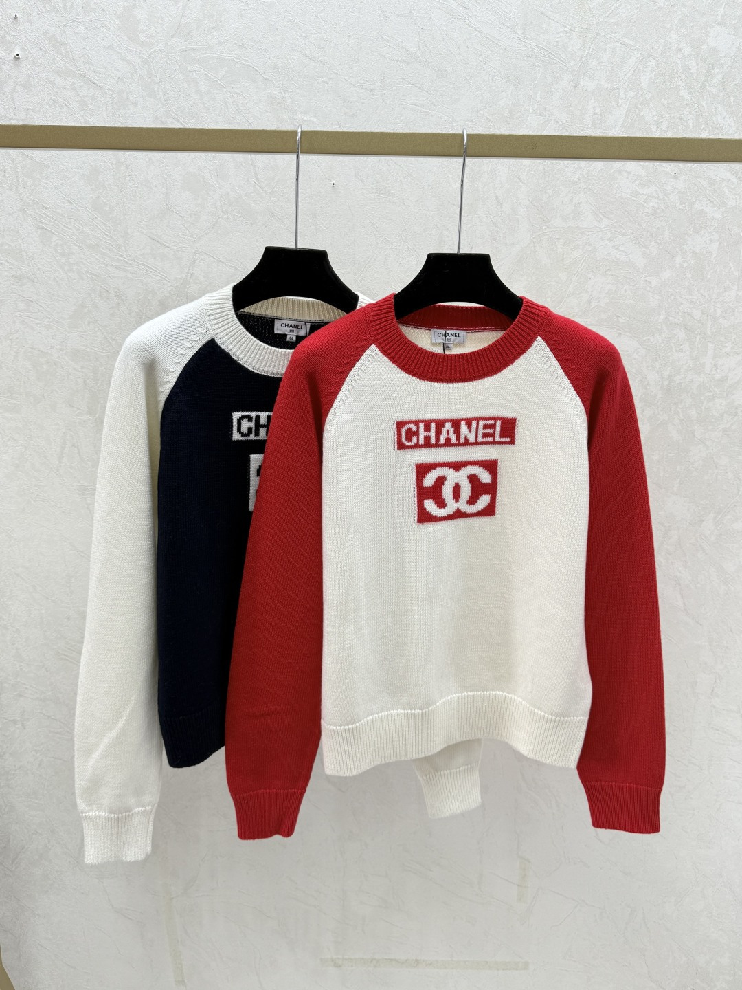 NO:610101,CH Home Early Autumn New Style Contrast Letter Jacquard Round Neck Knitted Long Sleeves Color Red Black Size 36.38.40,,alexander wang19860909CH家 早秋新款 撞色字母提花圆领针织长袖 颜色红色 黑色 尺码36.38.40,,alexander wang,Women's clothing