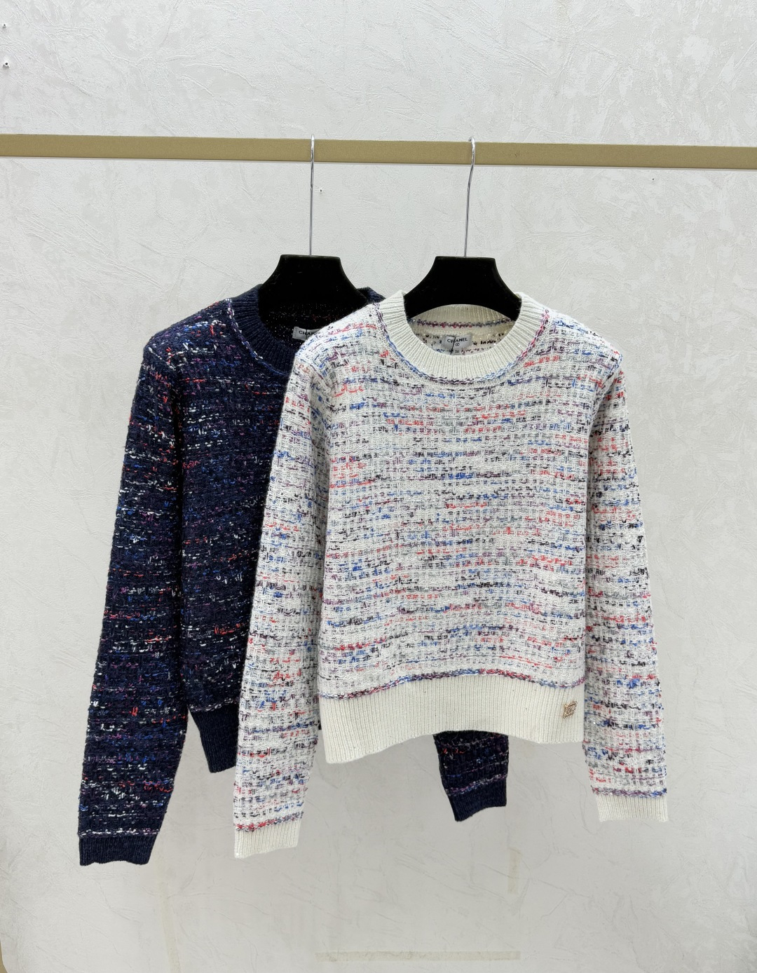 NO:610113,CH Home Early Autumn New Style Contrast Sequin Round Neck Knitted Long Sleeves Color White Royal Blue Size 36.38.40,,alexander wang19860909CH家 早秋新款 撞色珠片圆领针织长袖 颜色白色 宝蓝 尺码36.38.40,,alexander wang,Women's clothing