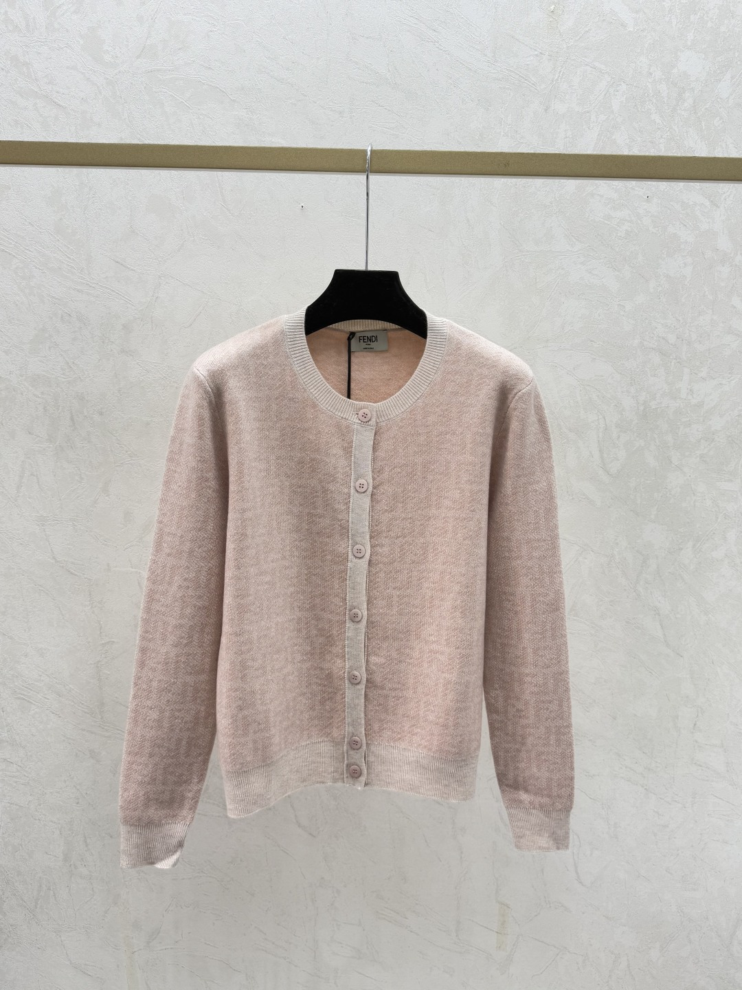 NO:610124,Early autumn new style contrasting color presbyopic letter round neck knitted long-sleeved cardigan color pink size 36.38.40,,alexander wang19860909早秋新款 撞色老花字母圆领针织长袖开衫 颜色粉色 尺码36.38.40,,alexander wang,Women's clothing