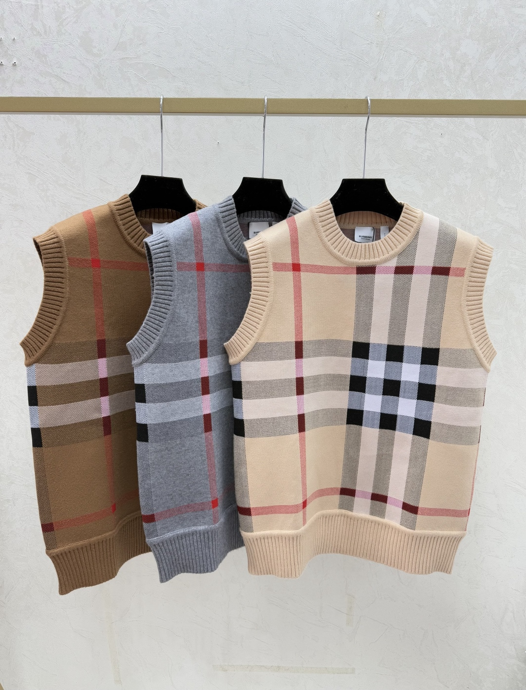 NO:610096,BU Home Summer New Contrast Plaid Striped Round Neck Knitted Vest Color Khaki Gray Coffee Size 36.38.40,,alexander wang19860909BU家 夏季新款 撞色格子条纹圆领针织背心 颜色卡其 灰色 咖啡 尺码36.38.40,,alexander wang,Women's clothing
